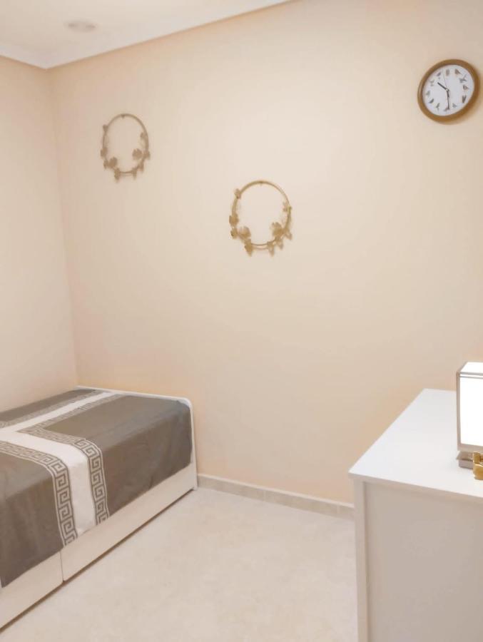 Torrevieja 2 Bedroom Holiday Apartment Bagian luar foto